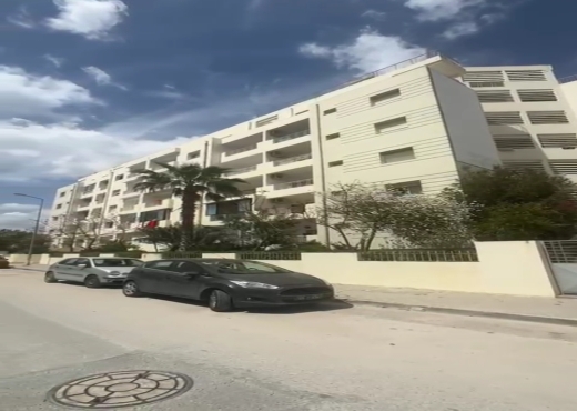 A Vendre appartement S+2 meublé Ariana